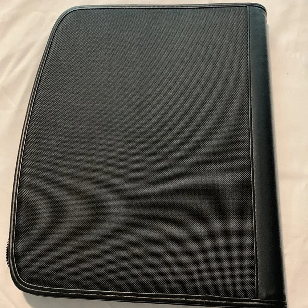 Leeds Zippered Portfolio